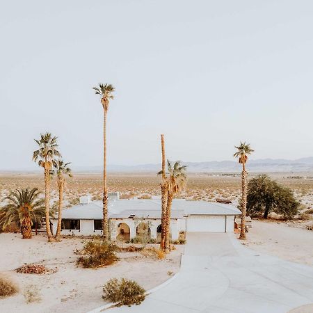 Chic Joshua Tree Pad With Mountain Views And Hot Tub Villa Twentynine Palms Exterior photo