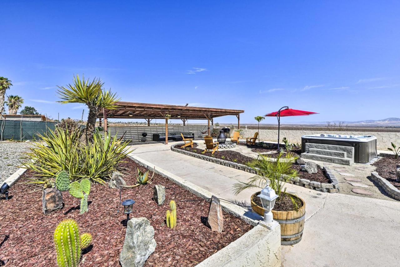 Chic Joshua Tree Pad With Mountain Views And Hot Tub Villa Twentynine Palms Exterior photo